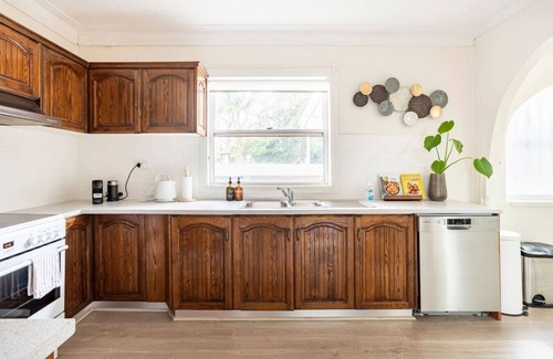 Wollongong CBD House | Stylish Heritage Home 10mins walk to Hospital