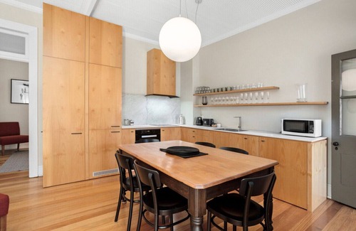 The Rocks House | Stylish heritage home The Rocks