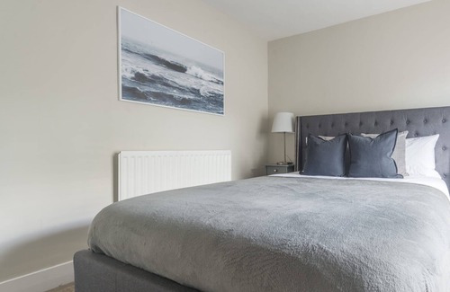 Henley House | Stylish Hidden Gem In Henley-On-Thames