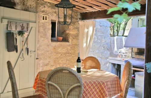 Viens Villa | Stylish Hilltop Retreat