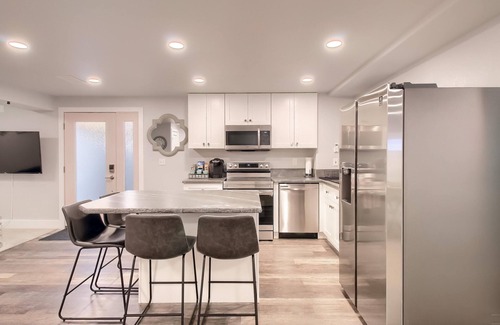 Green Valley Ranch House | Stylish&Hip+Arcade+PrivateEntry+Kitchen+Patio@DIA