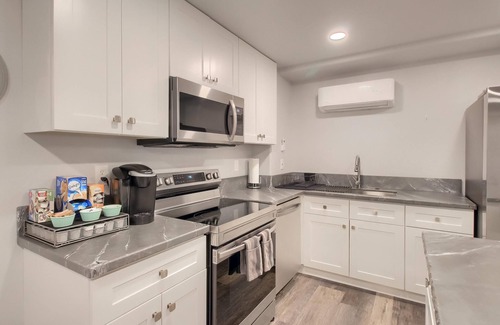 Green Valley Ranch House | Stylish&Hip+Arcade+PrivateEntry+Kitchen+Patio@DIA