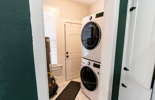 Oak Cliff House | STYLISH Historic Home Near Bishop Arts- 5 min