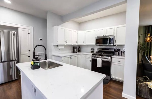 Oak Cliff House | STYLISH Historic Home Near Bishop Arts – 5 min