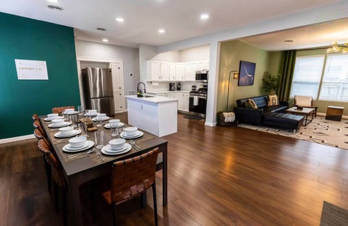 Oak Cliff House | STYLISH Historic Home Near Bishop Arts – 5 min