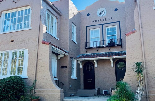 Riverside Apartment | Stylish Historical Charm & Modern Comfort 2-bedroom Apartment in Riverside