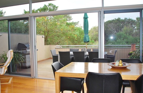 Inverloch House | Stylish Holiday Home opposite Surf