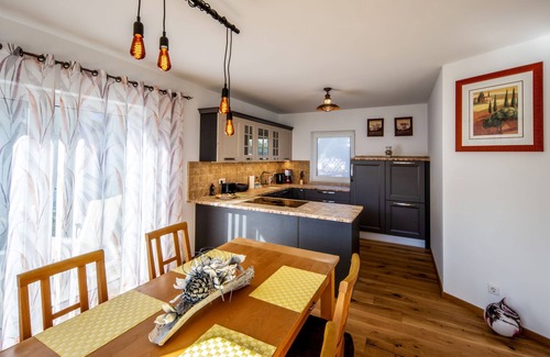 Naumburg House | stylish holiday home, close to the cycle path and the vineyards