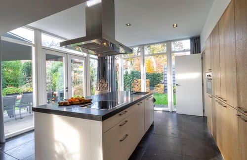 Oosterhout House | Stylish holiday home with enclosed garden