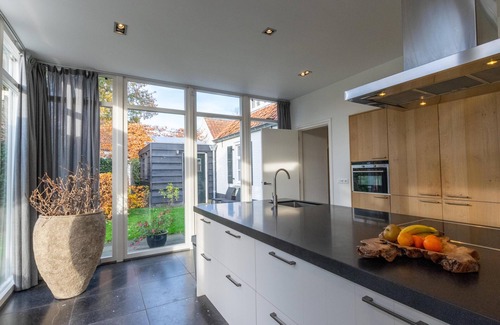 Oosterhout House | Stylish holiday home with enclosed garden