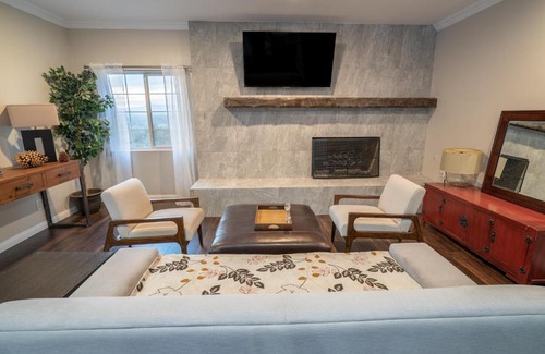 Studio City House | Stylish Hollywood Hills Home with Million Dollar Views Waiting for You!