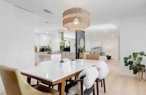 Austin House | Stylish home 15 minutes from S Congress and ACLn