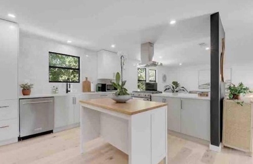 Austin House | Stylish home 15 minutes from S Congress and ACLn
