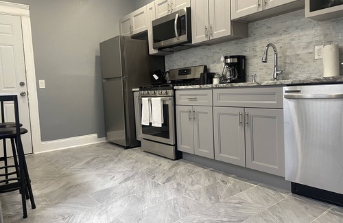 West Orange Apartment | STYLISH HOME 20 MINS AMERICAN DREAM MALL NYC EWR