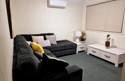 Worrigee House | Stylish Home 3mins walk to Worrigee Medical Centre with Free Parking