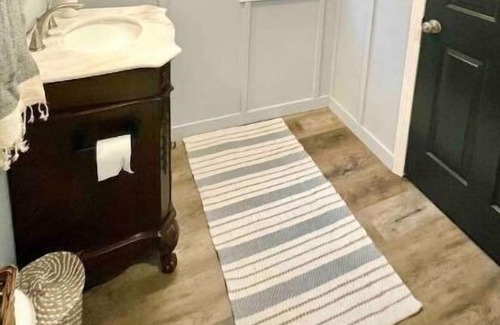Ironton House | Stylish home 6 miles from Elephant Rock State Park