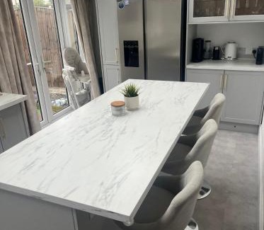 Moreton House | Stylish Home Away From Home! 6 Minutes from Beach!