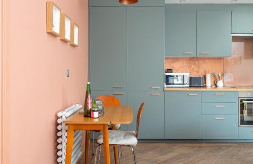 Stroud House | Stylish Home Beautiful Views & Parking Stroud