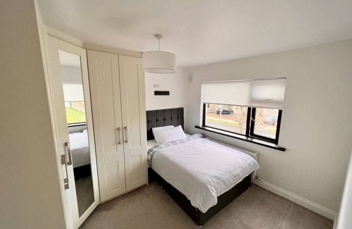 Castleknock House | Stylish home beside train station 20mins from Dublin City and Airport.