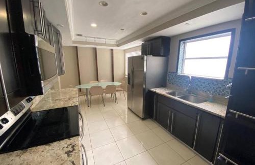 Royal Poinciana Apartment | Stylish Home close to everything