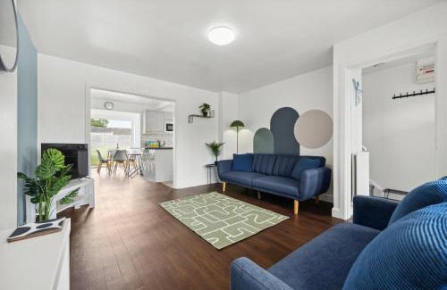 Royal Leamington Spa House | Stylish Home From Home 3 bed house, sleeps 6, private parking, WiFi Leamington Spa