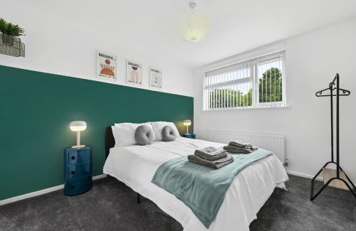 Royal Leamington Spa House | Stylish Home From Home 3 bed house, sleeps 6, private parking, WiFi Leamington Spa