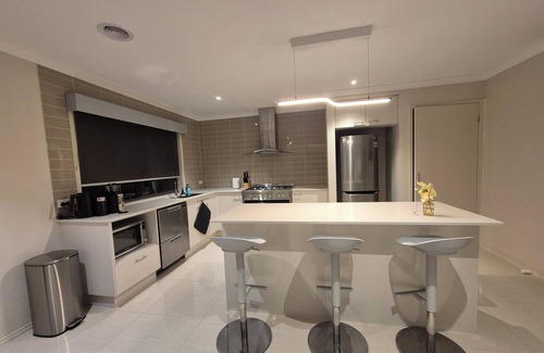 Bell Park House | Stylish Home in Geelong for Large Family or Group