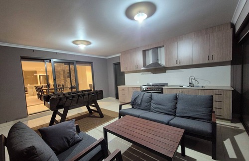 Bell Park House | Stylish Home in Geelong for Large Family or Group