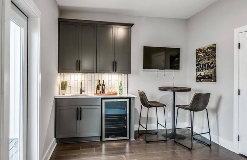Nashville House | Stylish Home in Nashville - Hot Tub & Rooftop Deck