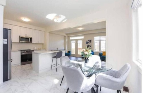 Watertown Apartment | Stylish Home in Waterdown!