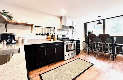 Millvale House | Stylish Home Mins from Downtown & Lawrenceville