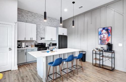 Near East Side House | Stylish Home Nr Dt, Alamo, River Walk Games Wifi