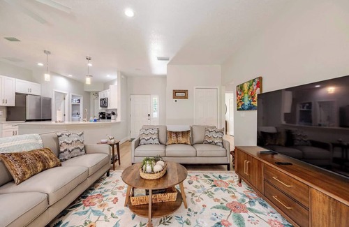 Mount Dora House | Stylish home perfect for couples or a family getaway.