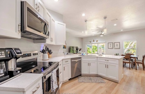Mount Dora House | Stylish home perfect for couples or a family getaway.