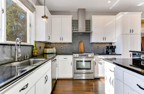 Glencoe House | Stylish Home, Stunning Views and Private Hot Tub!