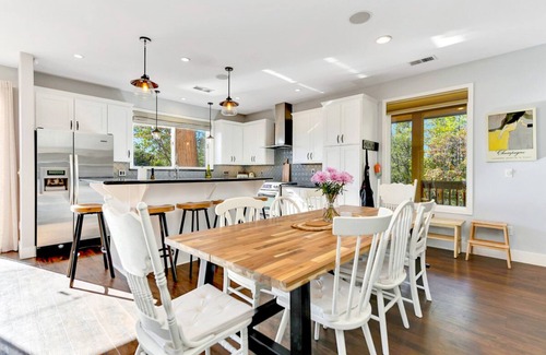 Glencoe House | Stylish Home, Stunning Views and Private Hot Tub!