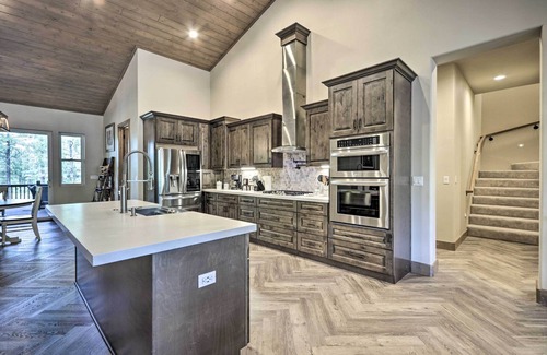 Torreon House | Stylish Home w/Expansive Deck in Show Low!