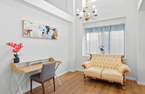 Valinda House | Stylish Home w Full Kitchen Garage Backyard