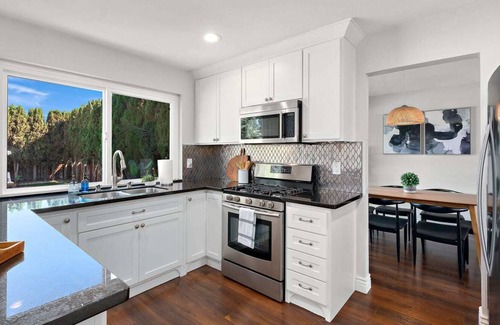 Antelope House | Stylish Home w/ Pool, BBQ, Pool Table