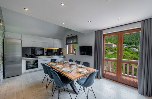 Zaton House | Stylish Home with Private Heated Pool, Hot Tub & Basketball Court