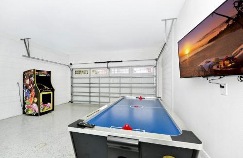 West Kissimmee House | Stylish Home With Private Pool, Themed And Game Room With Waterpark & Resort Access Near Disney At Encore Resorts Reunion - 300Bu