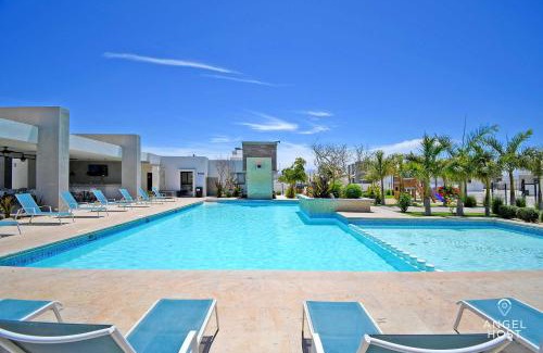 La Paz House | Stylish Homes & Comfy Pool Oasis