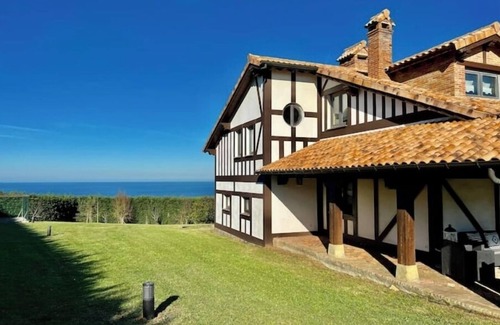 Suances Villa | Stylish Host Cantabria, Villa al Mar