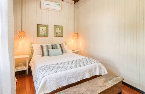 La Cruz House | Stylish hotel suite in family hotel with bay views, fast WiFi, & restaurant