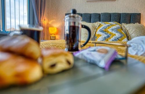 Olton House | Stylish House - B'ham Airport and NEC, JLR Solihull, Business & Leisure Stays - Aspen House