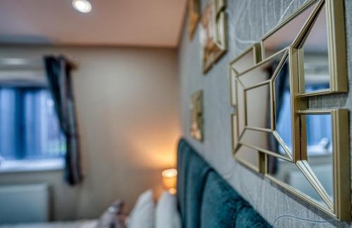 Olton House | Stylish House - B'ham Airport and NEC, JLR Solihull, Business & Leisure Stays - Aspen House