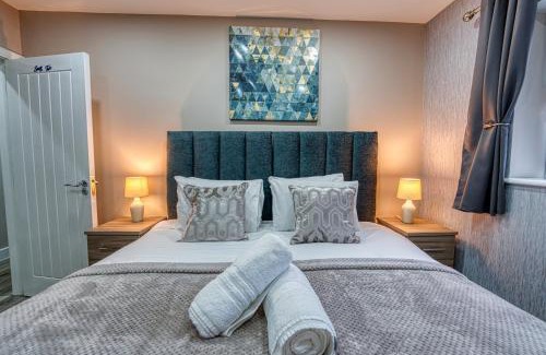 Olton House | Stylish House - B'ham Airport and NEC, JLR Solihull, Business & Leisure Stays - Aspen House