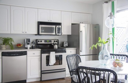 Historic Downtown Savannah House | Stylish House By Forsyth Park
