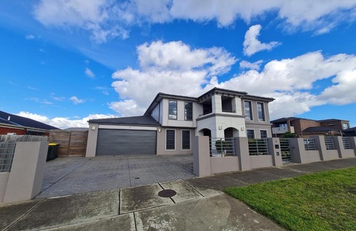 Bell Park House | Stylish House in Geelong for Large Family or Group