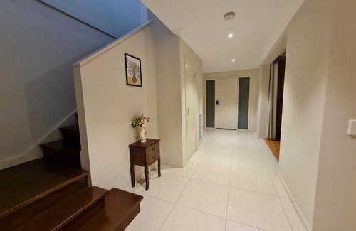 Bell Park House | Stylish House in Geelong for Large Family or Group